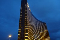 wynn-hotel-las-vegas-exterior-night.jpg